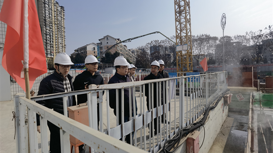 圖二：集團黨委委員、副總經理倪丹督導嘉來建工安全工作